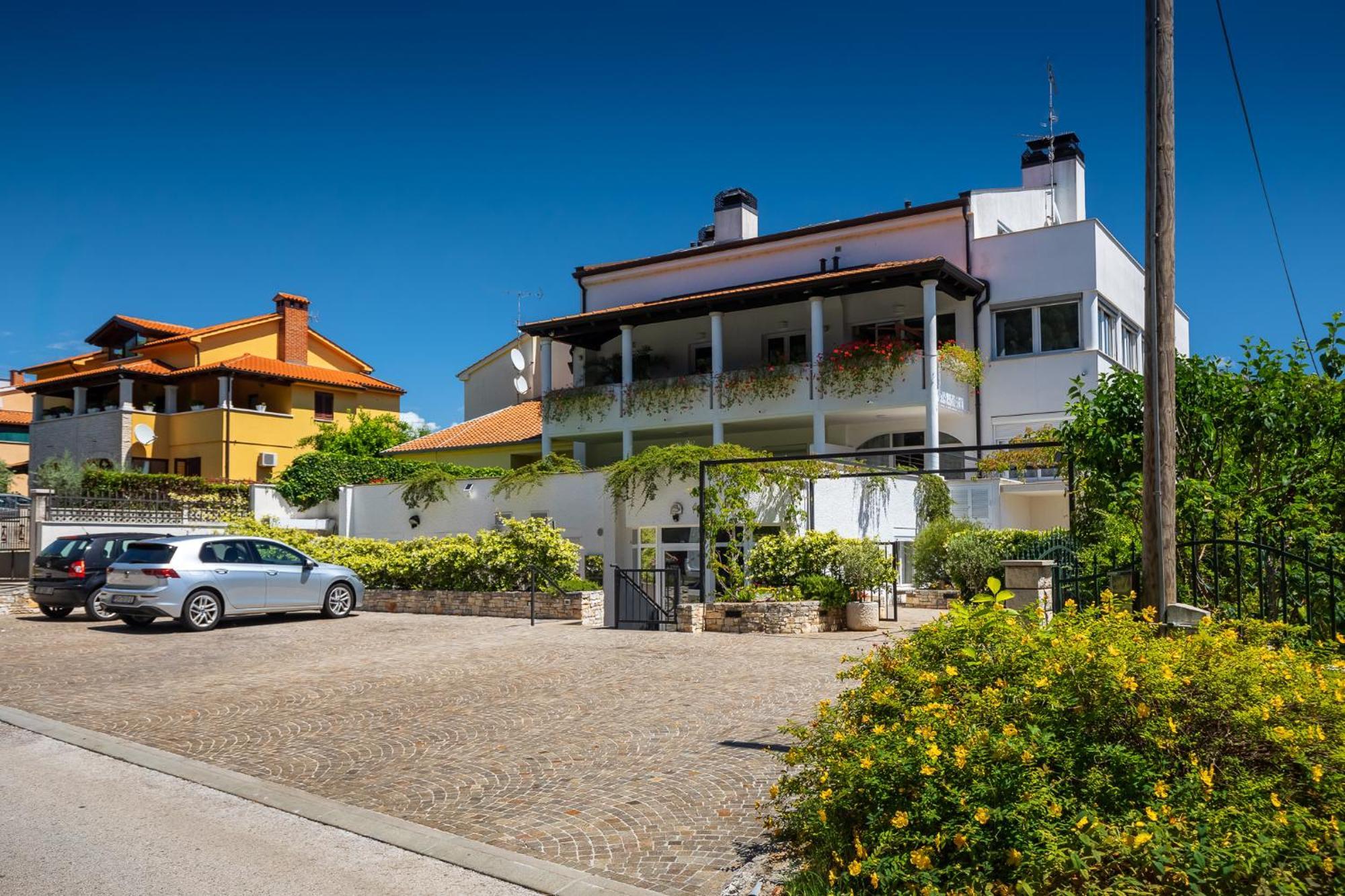 Maras Premium Apartments Poreč Exteriör bild